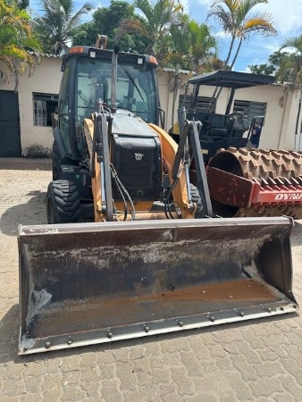Retroescavadeira Case 580 N  ano 2020