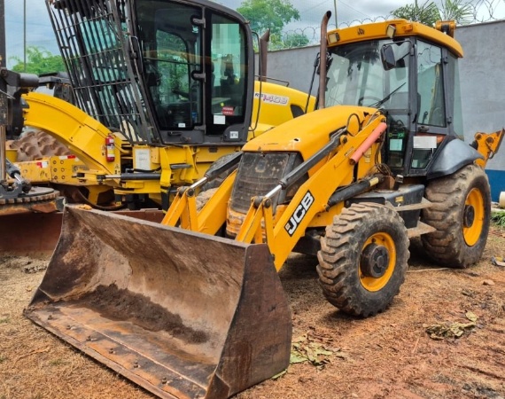 Retroescavadeira JCB 3C - 3C - Máquinas de Linha Amarela