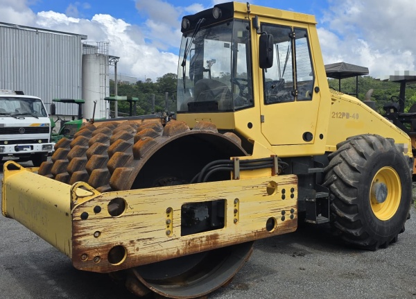 Rolo Compactador bomag BWP212 ano 2011