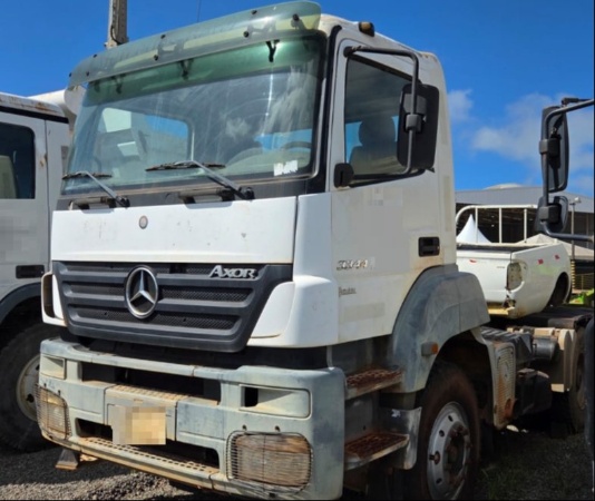Caminhão Mercedes Benz Axor 3344 ano 2011