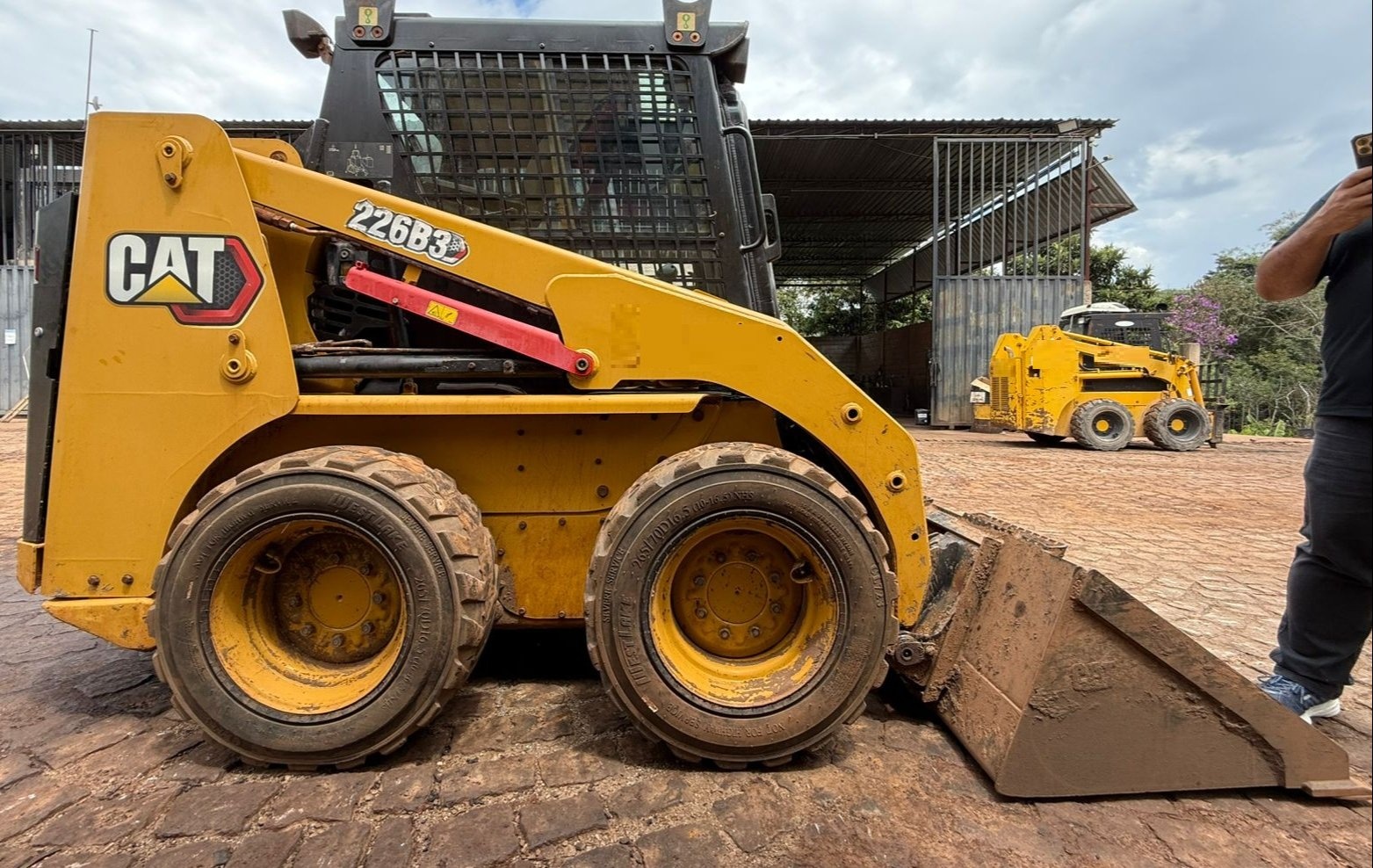 Mini Carregadeira Caterpillar 226B3 ano 2023