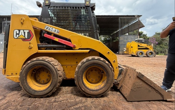 Mini Carregadeira Caterpillar 226B3 ano 2023