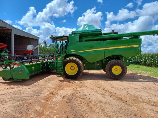 Colheitadeira John Deere S550 ano 2019 - S550 - Máquinas Agrícolas