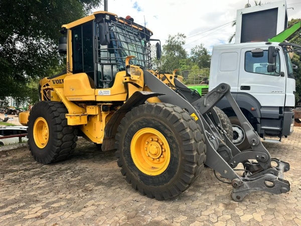 Pá Carregadeira Volvo L60F ano 2023