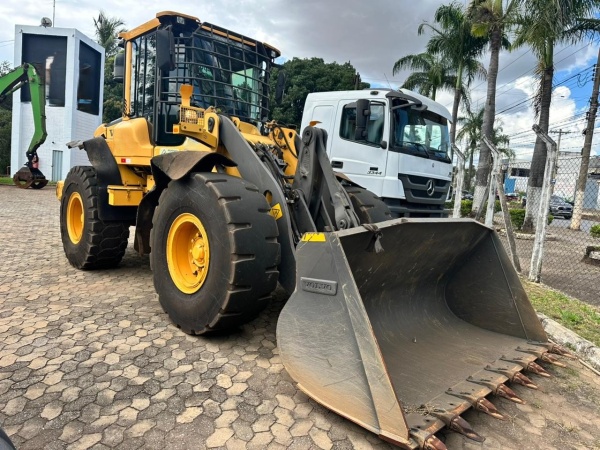 Pá Carregadeira Volvo L60F