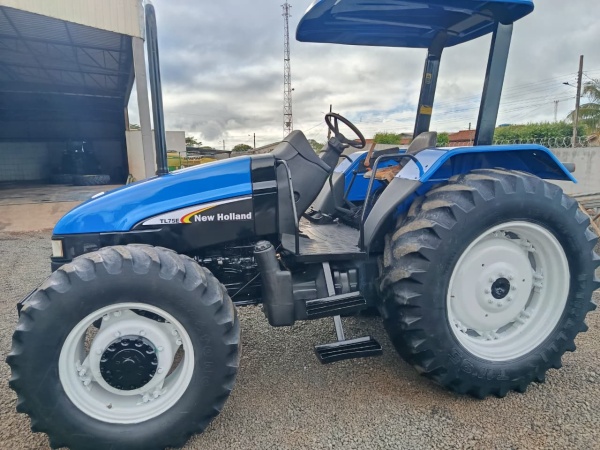 Trator New Holland TL 75E ano 2005