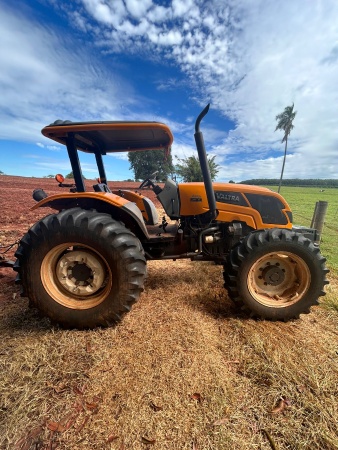 Trator Valtra A800R