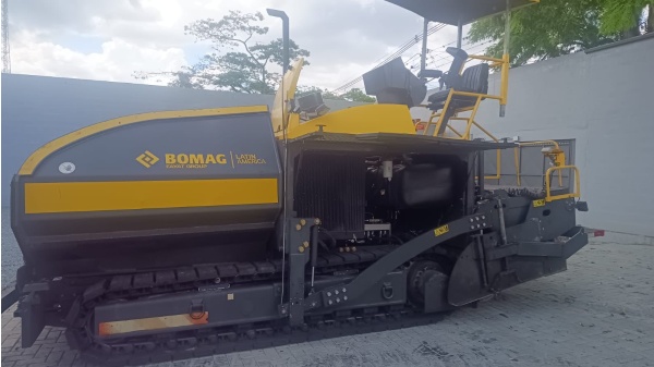 Vibroacabadora bomag VDA 400 MAX ano 2024