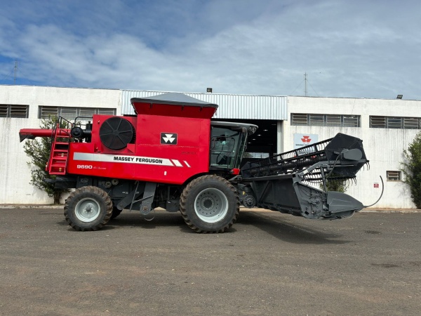 Colheitadeira Massey Ferguson MF 9690 ano 2011