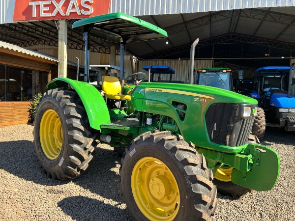 Trator John Deere 5078 ano 2014