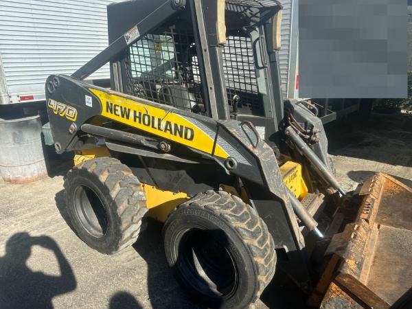 Mini Carregadeira New Holland L170 ano 2010