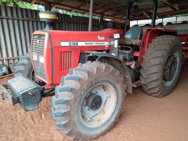 Trator Massey Ferguson MF 292 ano 2005
