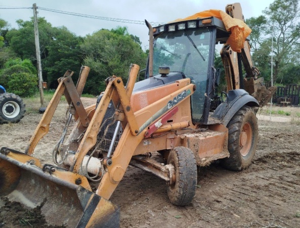 Retroescavadeira Case 580 M ano 2010