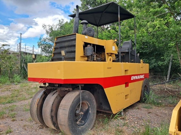 Rolo Compactador Dynapac CP221 ano 1998