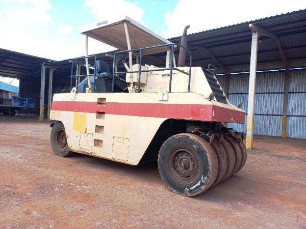 Rolo Compactador Dynapac CP271 ano 2009