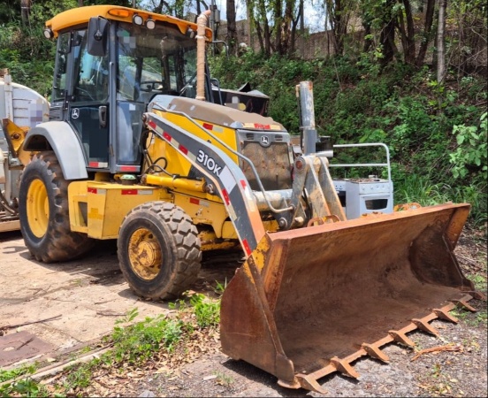 Retroescavadeira John Deere 310K ano 2013