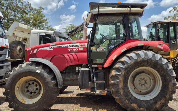 Trator Massey Ferguson MF 7140