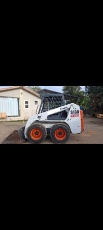 Mini Carregadeira Bobcat S130 ano 2011