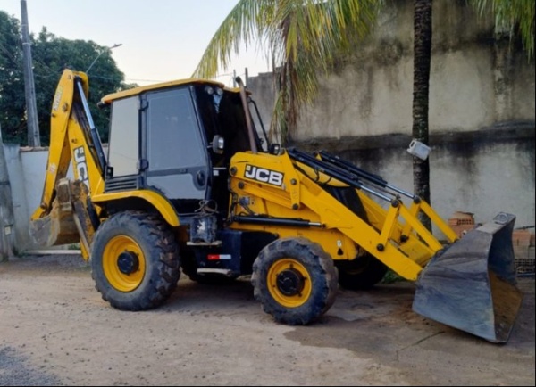 Retroescavadeira JCB 3CX ano 2021