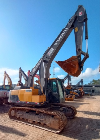 Escavadeira Volvo EC200D ano 2020