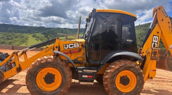 Retroescavadeira JCB 4CX ano 2022