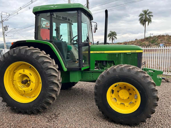 Trator John Deere 6405 ano 2003