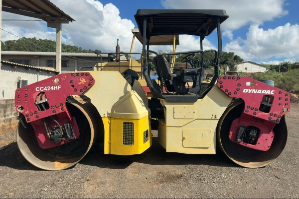 Rolo Compactador Dynapac CC424HF ano 2012