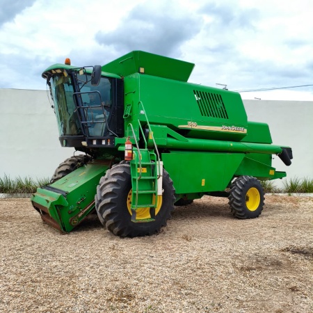 Colheitadeira John Deere 1550 ano 2001 - 1550 - Máquinas Agrícolas