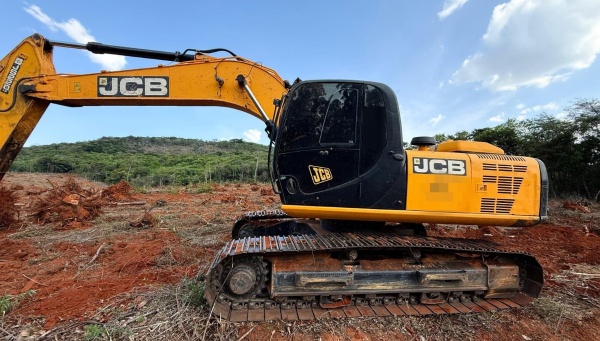 Escavadeira JCB JS220LC ano 2022