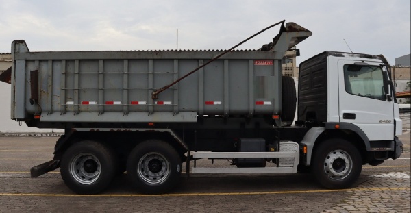 Caminhão Mercedes Benz Atego 2426 ano 2022