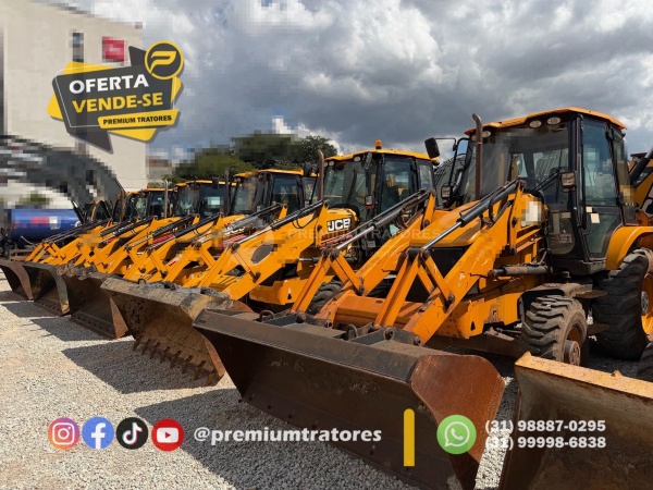 Retroescavadeira JCB 3CX ano 2022