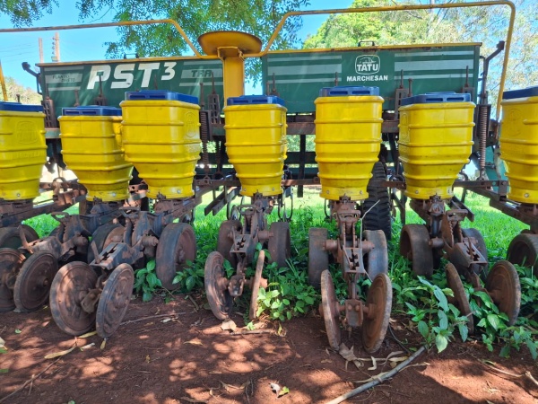 Plantadeira Tatu PST 3 ano 2004