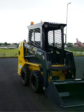 Mini Carregadeira Vuze X700 ano 2026