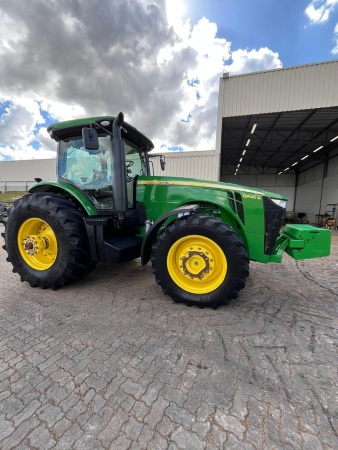 Trator John Deere 8400R ano 2022
