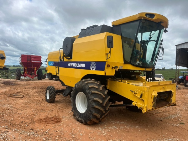 Colheitadeira New Holland TC 5070 ano 2013