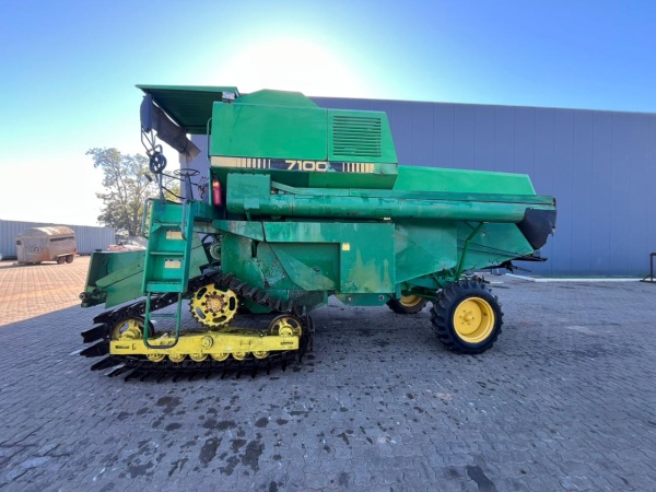 Colheitadeira SLC 7100 ano 1992 - 7100 - Máquinas Agrícolas