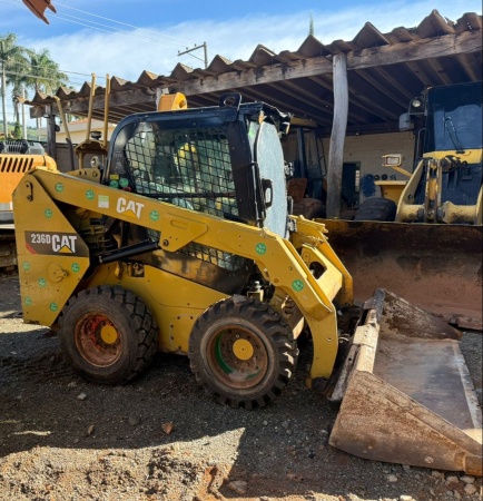 Mini Carregadeira Caterpillar 236D ano 2015
