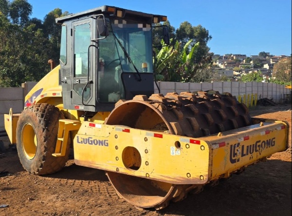 Rolo Compactador Liugong 612H ano 3000
