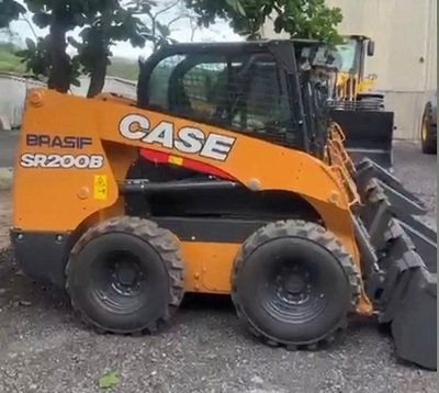 Mini Carregadeira Case SR200B ano 2024