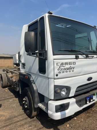Caminhão Ford CARGO 816 S ano 2015 - CARGO 816 S - Caminhões e Carretas