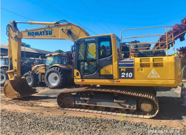 Escavadeira Komatsu PC210 ano 2022