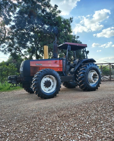 Trator Valtra 1580 ano 2003