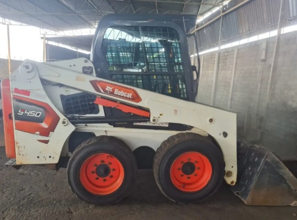 Mini Carregadeira Bobcat S450 ano 2024 - S450 - Máquinas de Linha Amarela