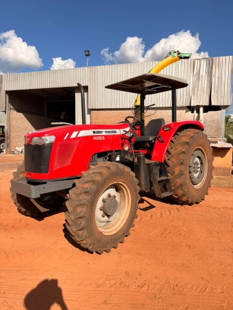 Trator Massey Ferguson MF 4283 ano 2015