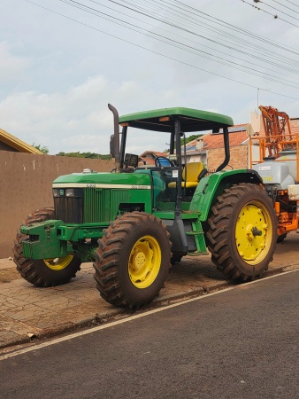 Trator John Deere 6405 ano 2004