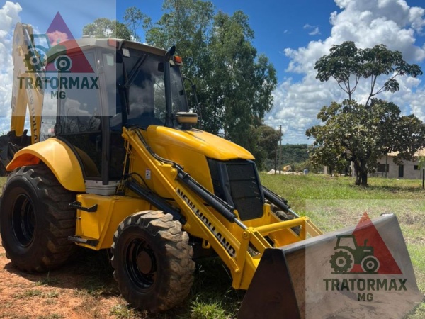 Retroescavadeira New Holland B95B 4x4 ano 2016