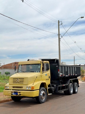 Caminhão Mercedes Benz L1620 ano 2002