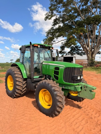 Trator John Deere 6130J ano 2012