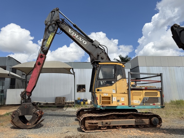 Escavadeira Volvo EC220DL ano 2016