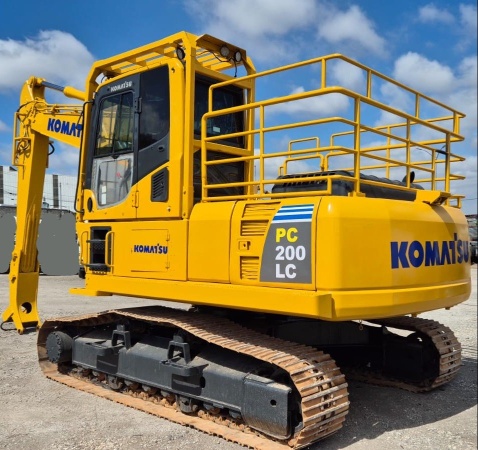 Escavadeira Komatsu PC200 ano 2017